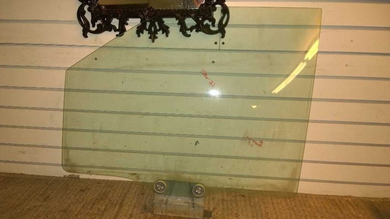 89 AEROSTAR 3.0 AT DRIVER LEFT FRONT DOOR GLASS OEM 1056-21
