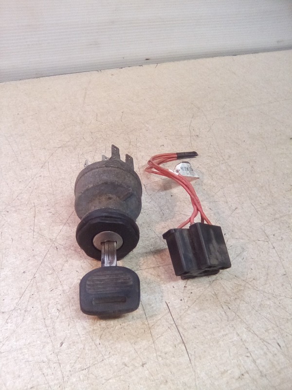2016 Freightliner Cascadia Pollak 21427B Ignition Switch W/ Key