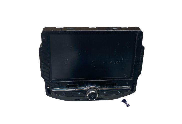 Chevy Cruze radio am fm 2018 dipslay screen OEM 42554703 screen has scratches