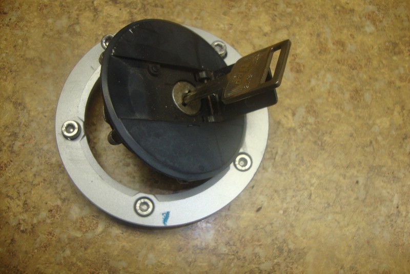 2012 Suzuki GSXR750 GSX-R750 GSXR 750 Fuel Gas Tank Cap Key Lock Container 12