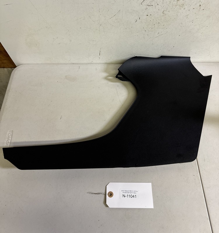 12-16 Tesla Model S CONSOLE SIDE KICK PANEL RIGHT PASSENGER 1002387-00 11041 M5