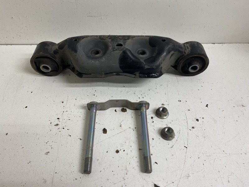 2014-2018 Subaru Forester Rear Differential Bracket Mount Carrier Diff Bolt