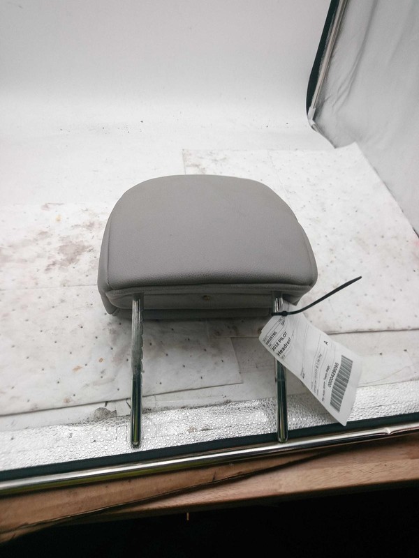 2012 Honda Pilot Silver Headrest OEM Used 135K Miles - Fast Shipping