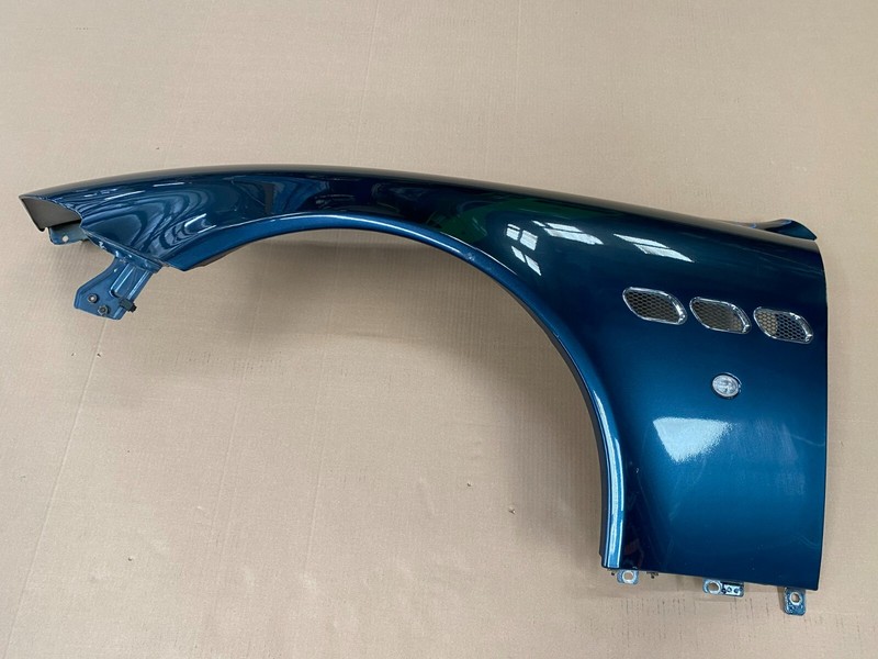 ⭐04-12 MASERATI QUATTROPORTE FRONT LEFT DRIVER SIDE FENDER PANEL BLUE LOT2340