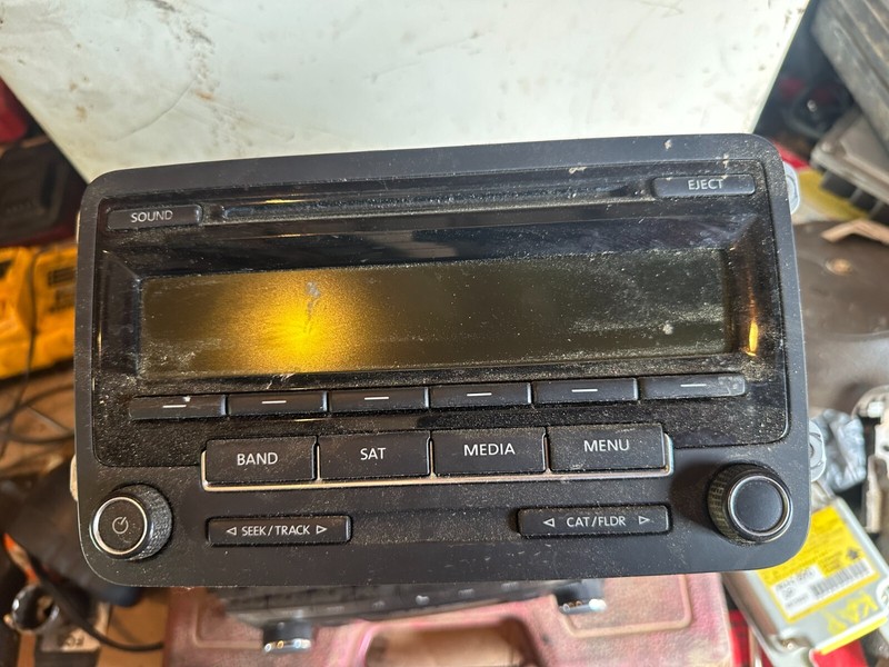 15-17 VOLKSWAGEN JETTA & GLI OEM RADIO STEREO CD PLAYER 1K0035164J
