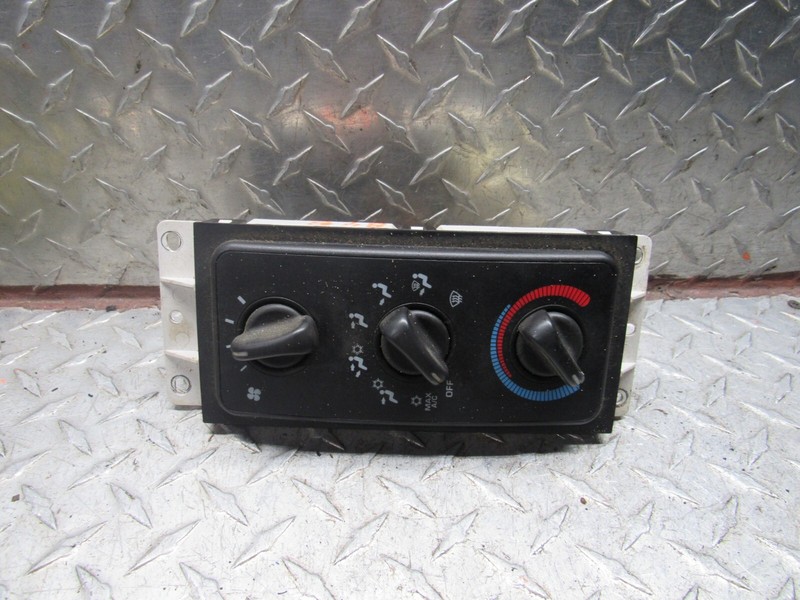 97 98 DODGE DAKOTA TEMPERATURE CONTROL W / AC 55055685AC