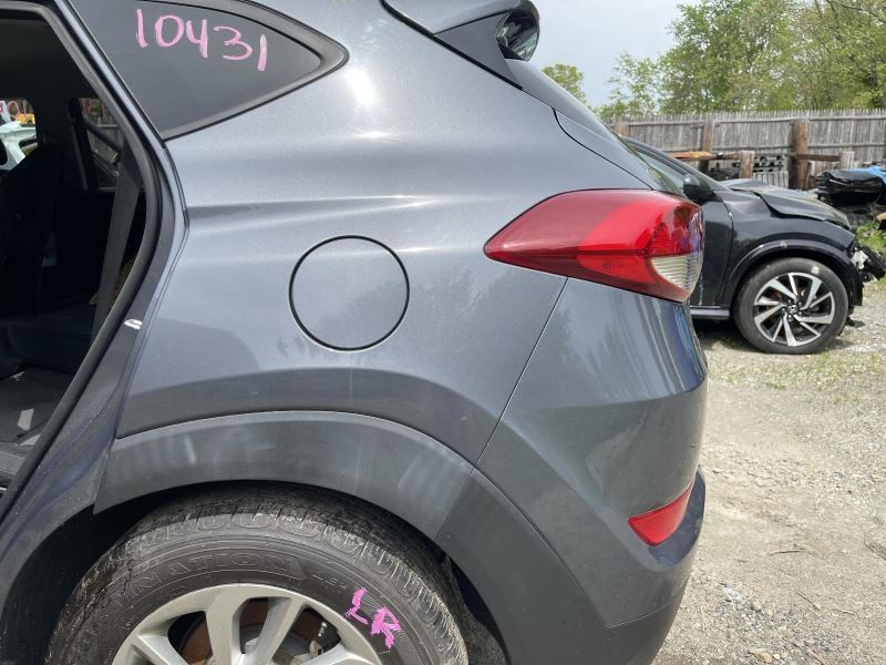 16-18 HYUNDAI TUCSON LEFT QUARTER PANEL GRAY PC: TRY 116K 2.0L AT AWD -SE- 45569