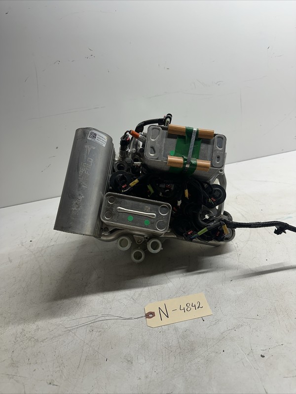 20-22 TESLA 3 Supermanifold Coolant Octovalve Chiller 1549902-00-C 4842 S18
