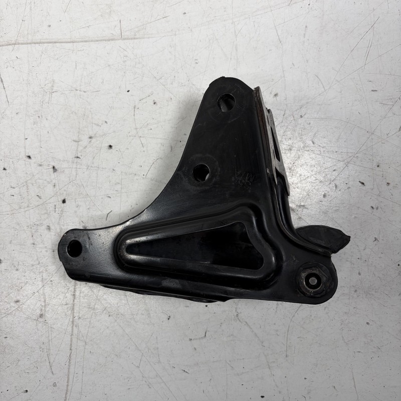 01-02 Honda Civic AT Rear Engine Mount Bracket 50827-S5A-000 OEM
