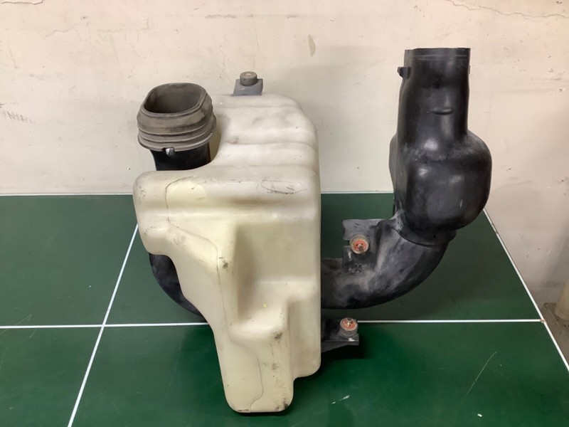 94-95 Integra lower intake tube with Resonator chamber assembly,Used OEM