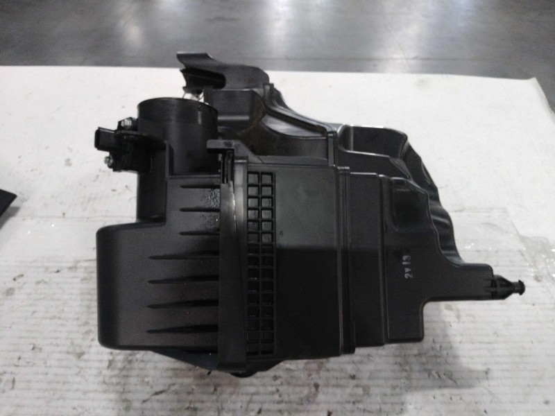 Nissan Rogue 2023 Air Cleaner Assembly OEM 1.5L Used 33K Miles Grey