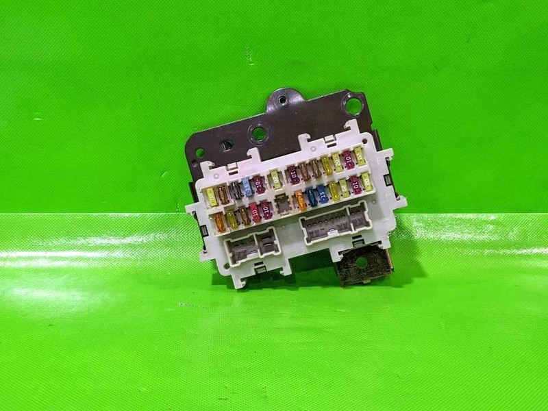 05 06 FRONTIER INTERIOR FUSE RELAY BOX OEM 4378-13
