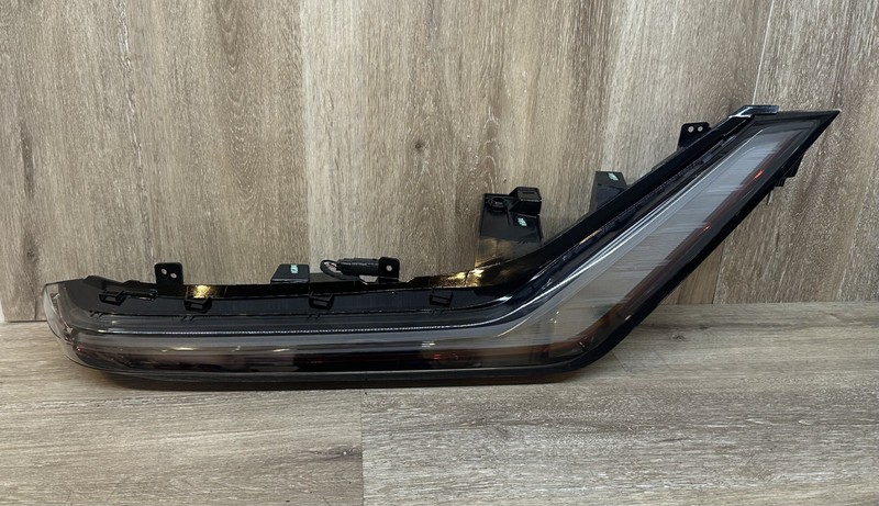 2023-24 CADILLAC LYRIQRH TAIL LIGHT ASSY OEM PART# 86803231