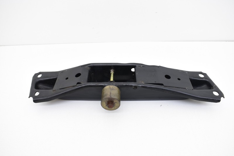 2006 NISSAN 350Z Z33 A/T AUTOMATIC TRANSMISSION MOUNT BRACKET OEM KW44