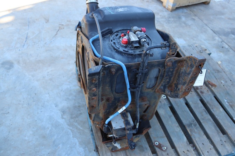 2018-2023 FREIGHTLINER CASCADIA 126 DD15 DIESEL EXHAUST FLUID DEF TANK OEM