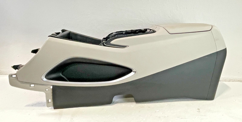 2023 HYUNDAI TUCSON CENTER CONSOLE STORAGE COMPARTMENT ASSEMBLY # 103849