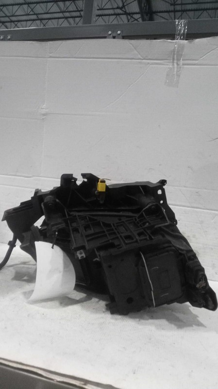 2009 Audi Q5 Left Headlight Assembly - Hazy, Deep Scratches - OEM 113378