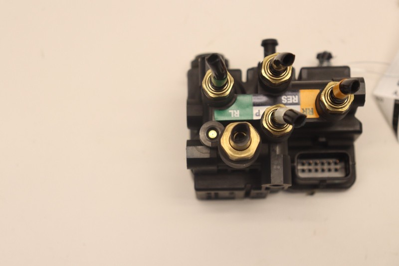 2013-2017 RANGE ROVER REAR AIR SUSPENSION VALVE SOLENOID BLOCK OEM
