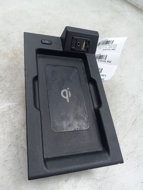 18 TOYOTA MIRAI WIERLESS PHONE CHARGER 861C0-62020