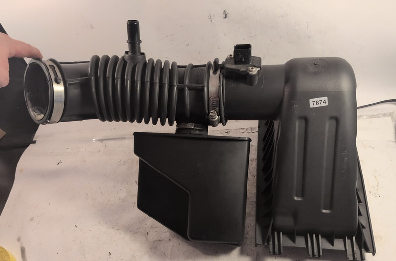 2005-2007 Ford Five Hundred Air Cleaner Filter Box Tube OEM