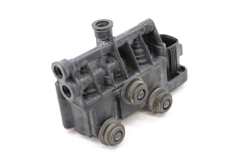 2010-2011 Range Rover Sport HSE Front Air Ride Valve Block