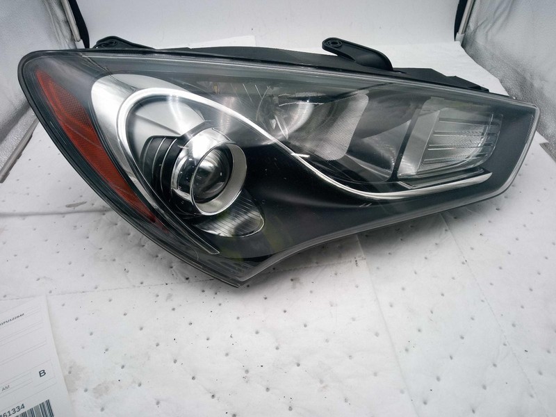 2015 Hyundai Genesis Right Headlight Assembly Grey OEM 301539 106k Miles