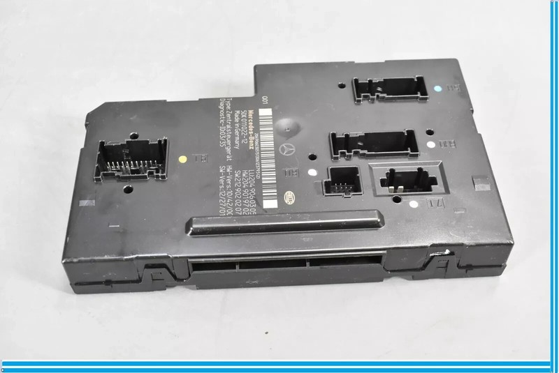 12-14 Mercedes W204 C250 C300 C350 Rear Fuse Relay Box Module 2049060305 OEM