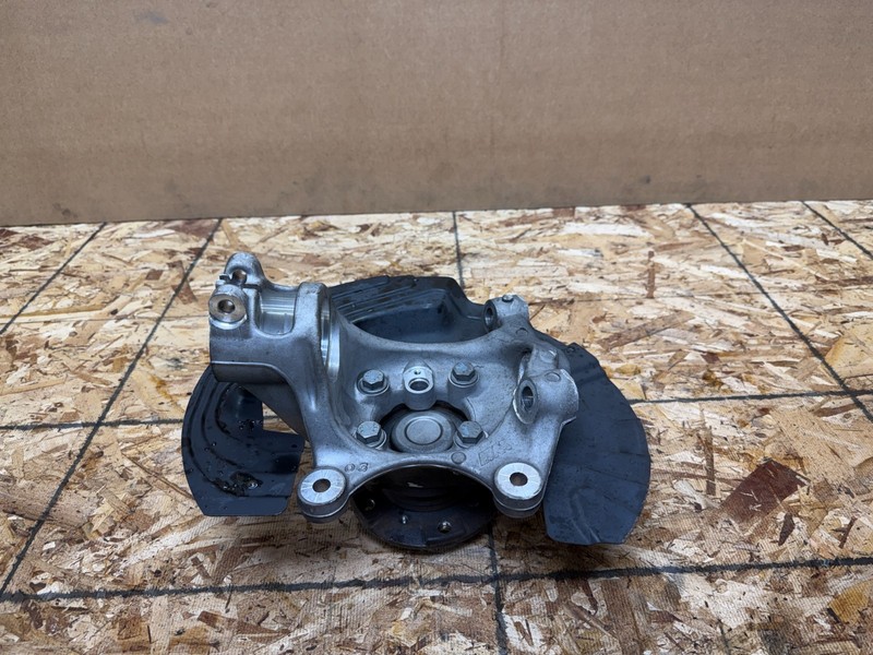 BMW E90 E92 E93 M3 2008-2013 OEM FRONT LEFT DRIVER WHEEL HUB & SPINDLE ASSEMBLY