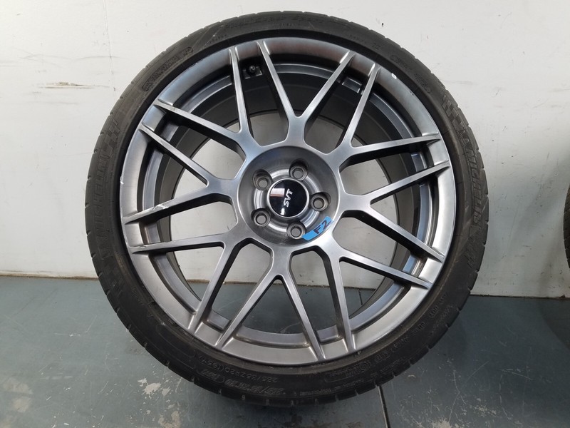 2012 Ford Mustang Shelby GT500 SVT OEM20" Rear Wheel / Tire #2 #9531 KK5