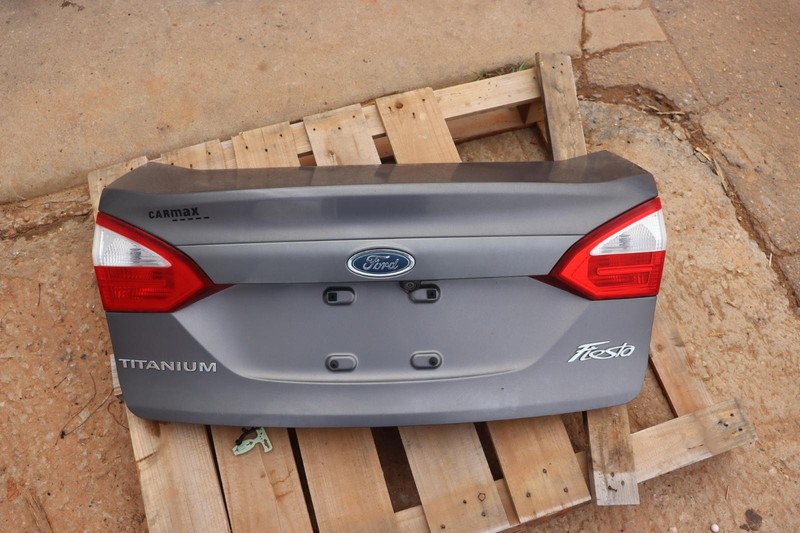2014-2019 FORD FIESTA SEDAN REA RDECK LID TAILGATE GRAY METALLIC W/ CAMERA OEM