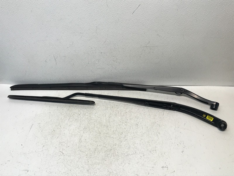 2022-24 Hyundai Santa Cruz Left Driver Right Passenger Windshield Wiper Arm Pair