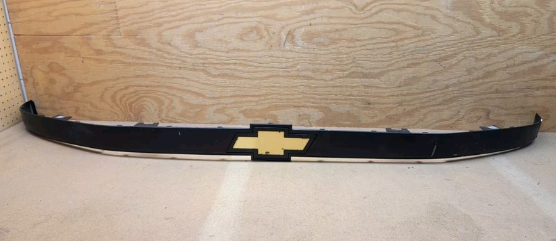 2003 - 2018 2019 2020 CHEVROLET EXPRESS 2500 Front GRILLE Molding 22816425 OEM