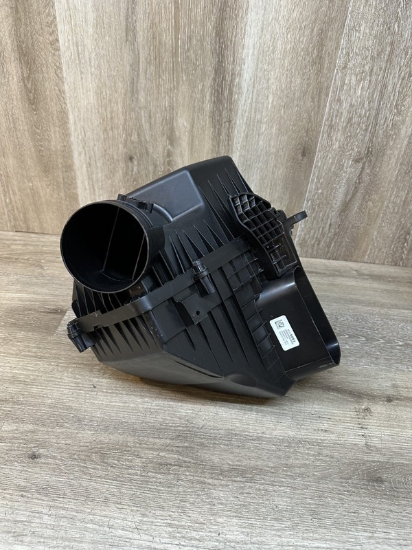 2019-25 CHEVROLET SILVERADO 5.3L AIR FILTER BOX ASSY OEM PART # 85746083