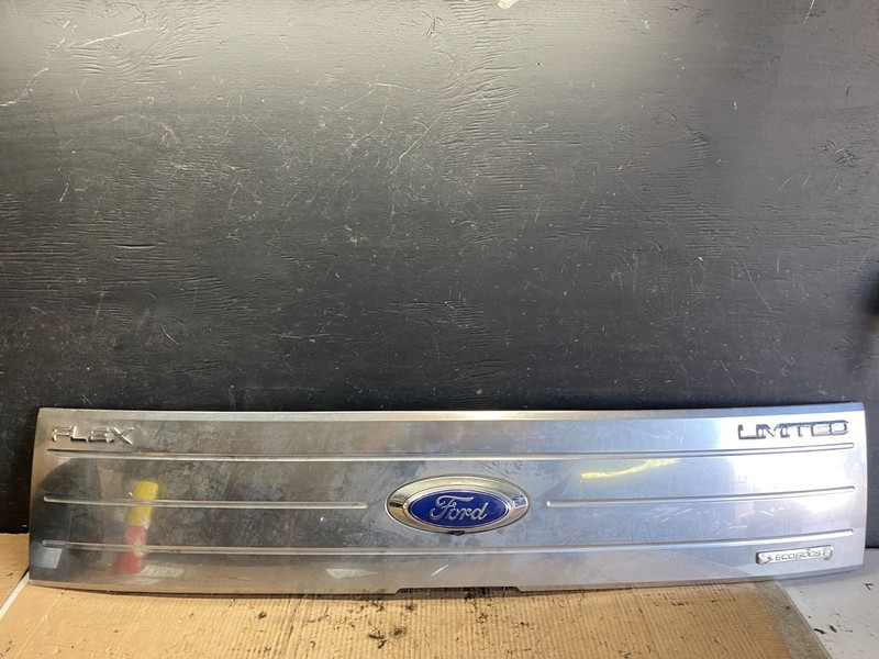 2009 to 2012 Ford Flex Trunk Lid Hatch Molding Trim Panel W/Camera Q0396 DG