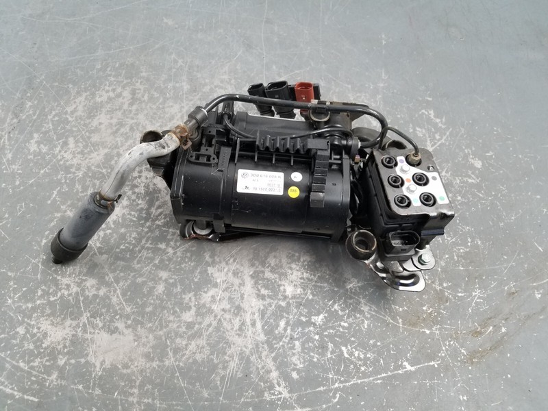 2006 Bentley Continental Flying Spur Air Ride Compressor #2209 Y4