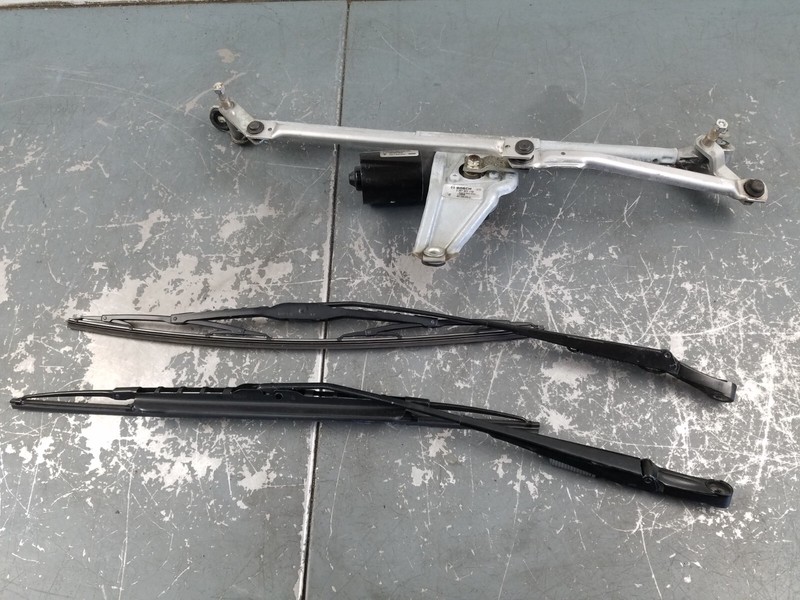 2008 Porsche 911 Turbo 997 Windshield Wiper Motor / Arms #08382 X1