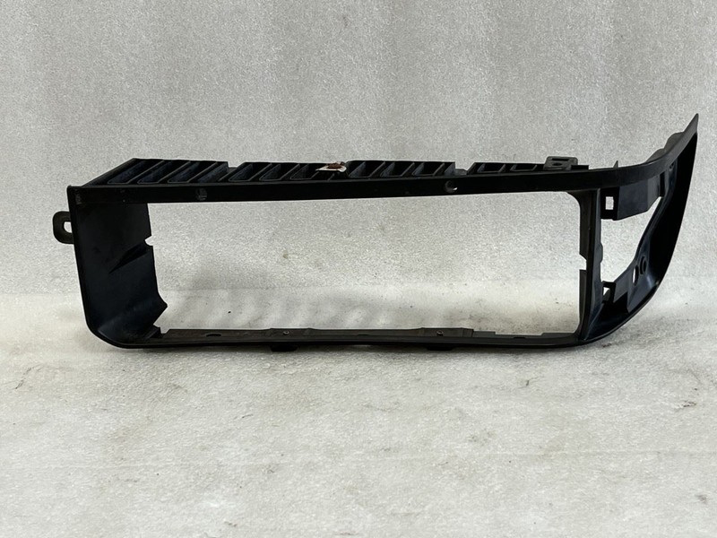 1984 1985 HONDA ACCORD SEDAN RIGHT FRONT HEADLIGHT BEZEL BRACKET