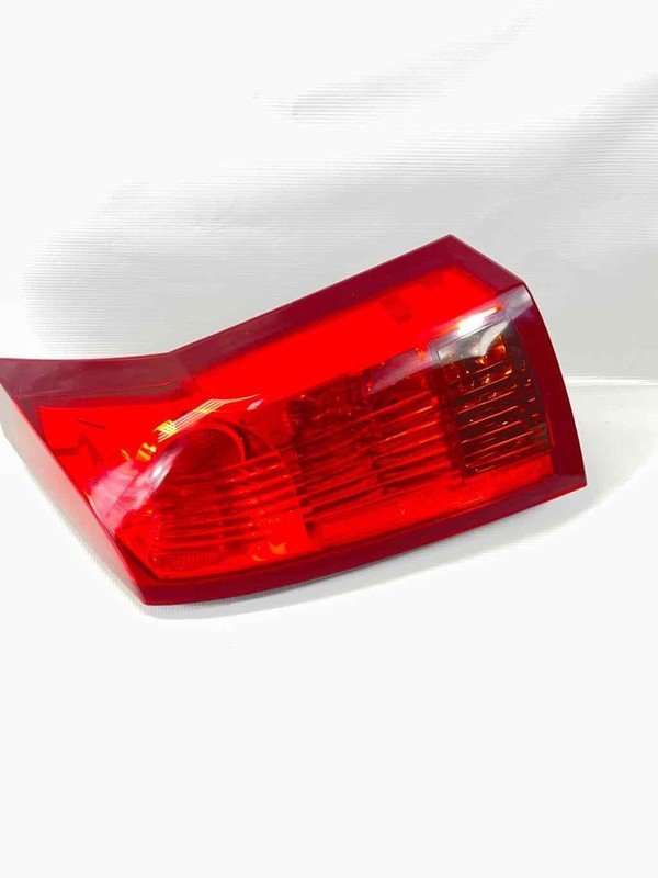 2005 Cadillac Cts LH Dirver Side Tail Light Assembly Light Scratches 25773004