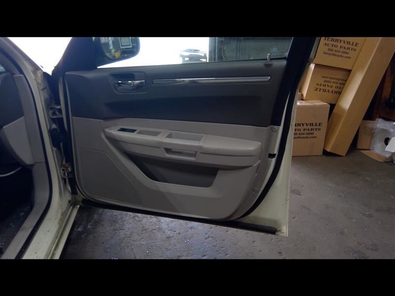 2009 300 Passenger Right Front Door Trim Panel 1177710