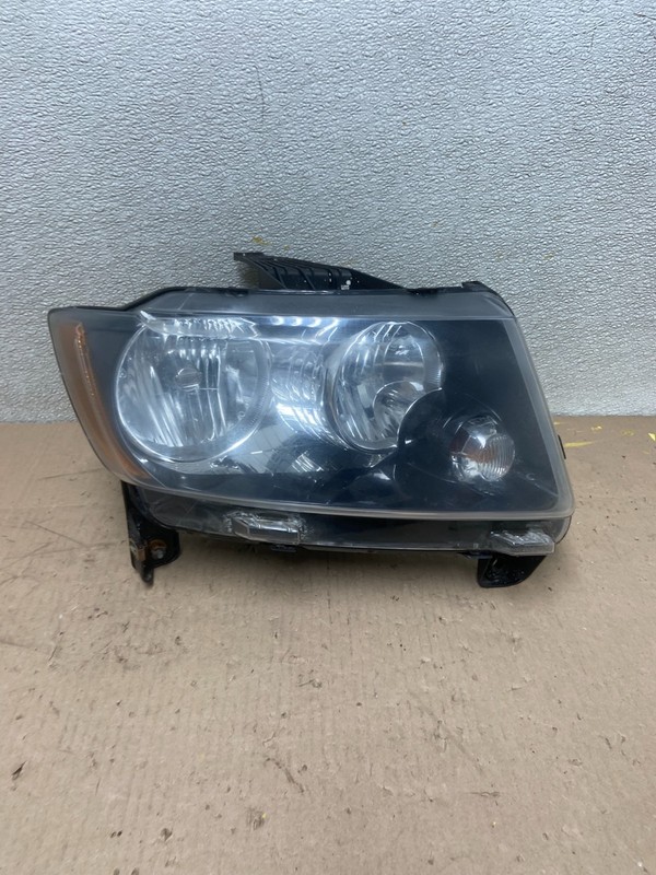 2011-2013 Jeep Grand Cherokee Right Passenger Halogen Headlight AA0501 DW