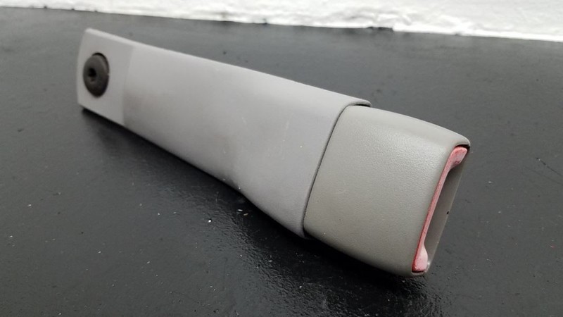 04-05 Saturn VUE Front Right Passenger Seat Belt Buckle Gray OEM 22710567