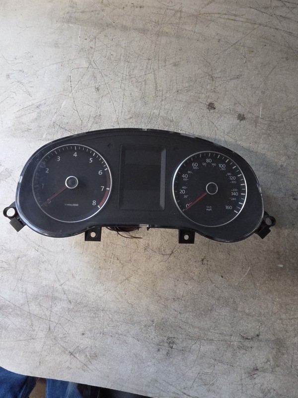 2014 Volkswagen Jetta Speedometer Gauge 5C6920953B 124,557 Miles OEM