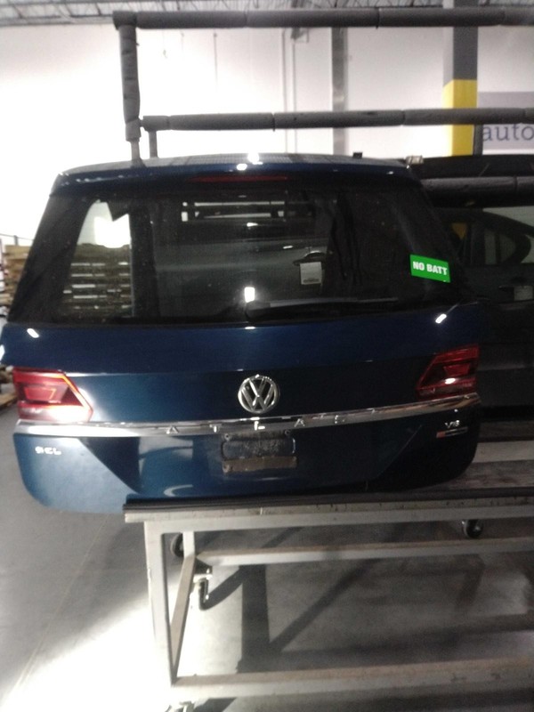 Used Deck Lid fits: 2018 Volkswagen Atlas w/o power opening liftgate incandescen