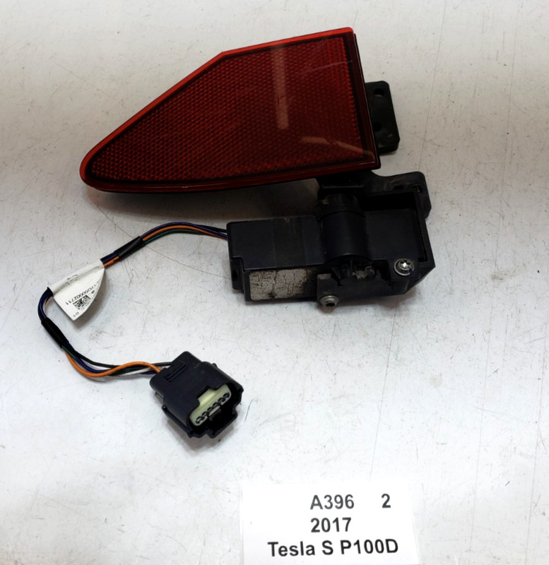 ✅ 12-23 OEM Tesla Model S X Rear Left Driver Side Tail Light Charge Reflector