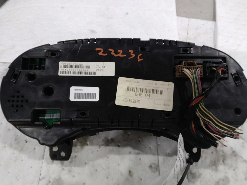 2013 Dodge Durango Speedometer Gauge OEM Black 3.6L 168K Miles NJ25-22236