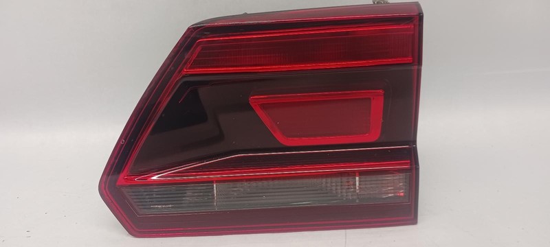 18-'20 VOLKSWAGEN ATLAS Right passenger inner Taillight LED OEM Grade A!