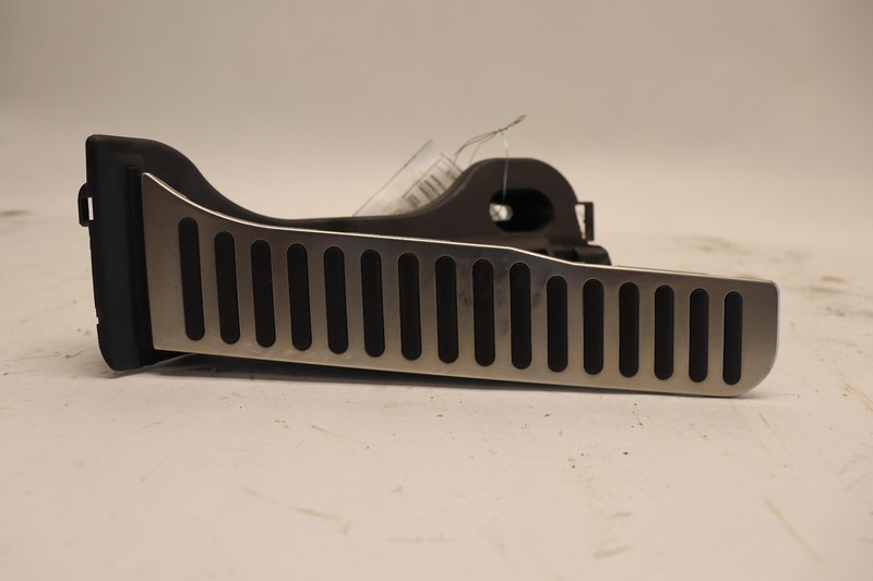2016-2021 VOLKSWAGEN PASSAT 2.0L GAS THROTTLE ACCELERATOR PEDAL PAD OEM