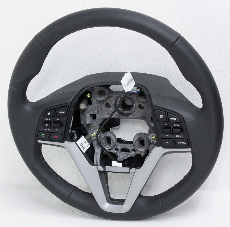 OEM Hyundai Tucson Steering Wheel Black Leather 56110-D3570-TRY -Surface Defects