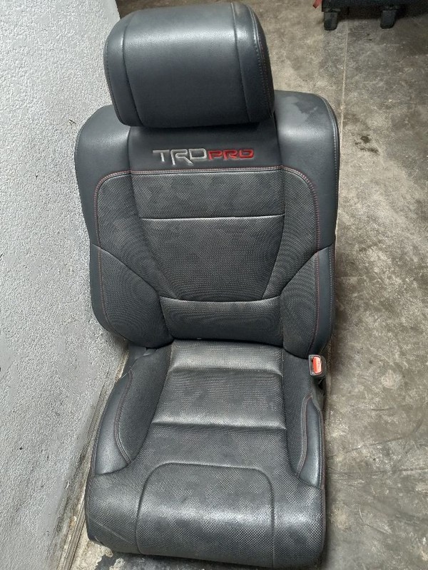23 24 TOYOTA SEQUOIA TRD PRO FRONT PASSENGER RIGHT SEAT LEATHER BLACK RED-EB21