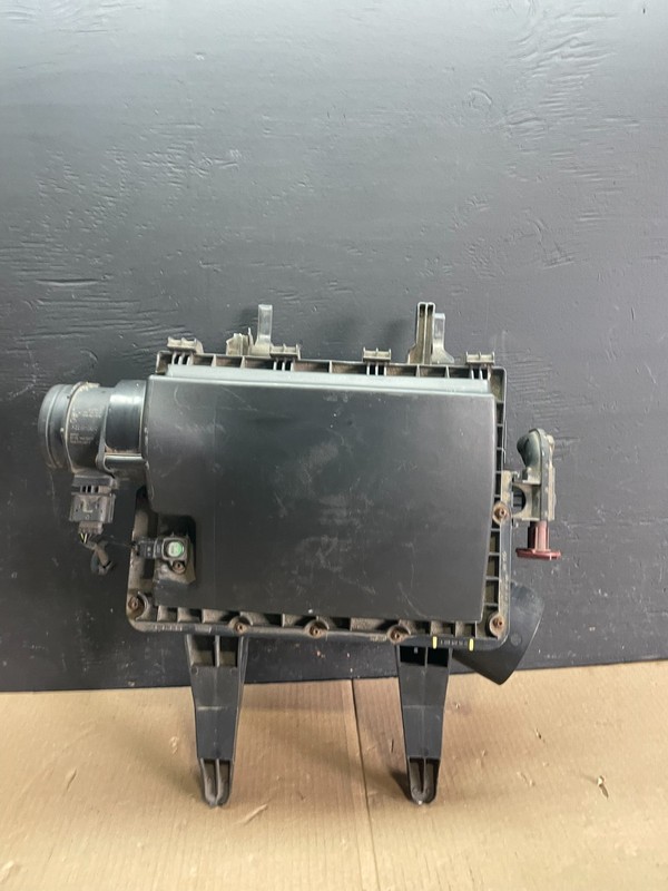 2010 to 2018 Mercedes-Benz Sprinter 2500 3.0L Air Cleaner Box OEM ab7841 DG